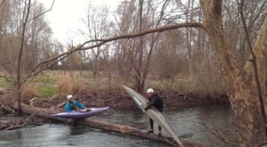 2 kayakistes